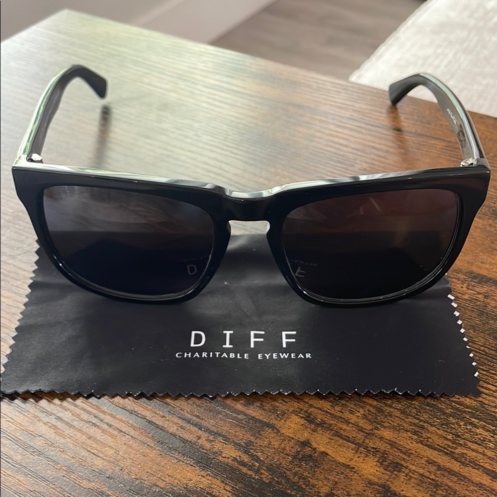 Diff Eyewear Jake Black Wayfarer Sunglasses